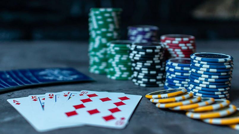 Chơi game bài Poker có khó không?
